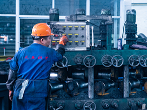 Существенные различия и руководство по выбору между бесшовными стальными трубками из сплава и бесшовными трубками из углеродистой стали