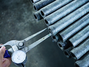 "Холодновытянутые" против. Бесшовные стальные трубы из горячего проката: интуитивно понятные различия в производительности и внешнем виде